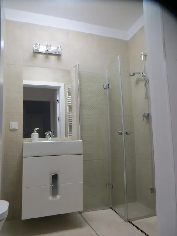 Poznan Black Red Apartment