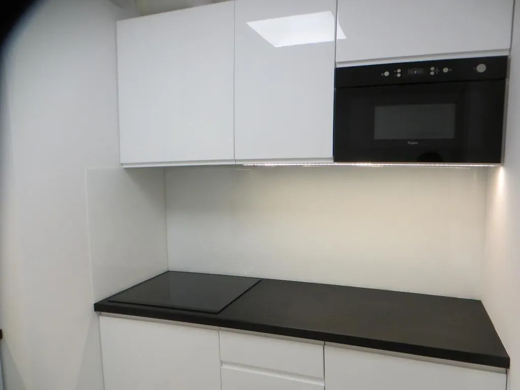 Poznan Black Red Apartment
