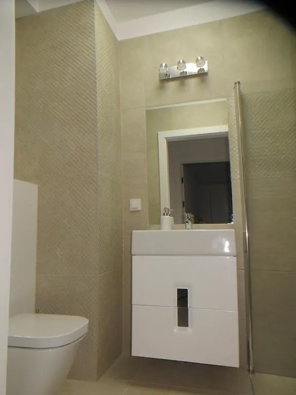 Poznan Black Red Apartment